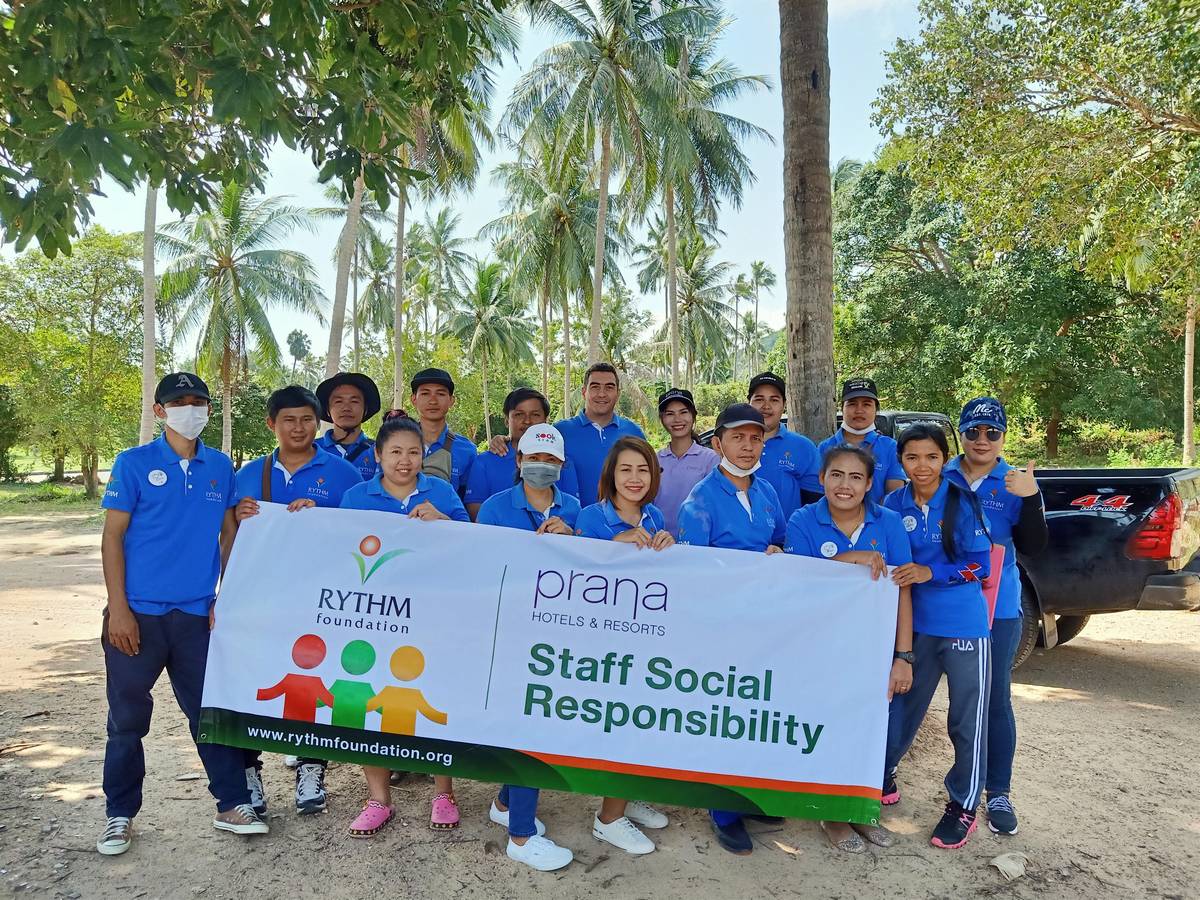 Prana Team Cares - Keeping our beaches clean